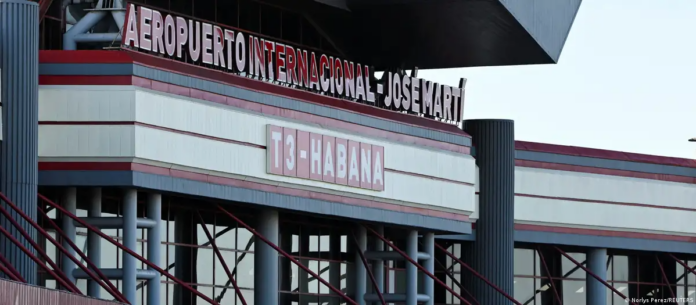 El aeropuerto de La Habana: cada vez menos vuelos.Imagen: Norlys Perez/REUTERS