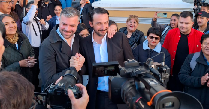 Velasco arriba a La Paz y advierte que la economía de Santa Cruz está 