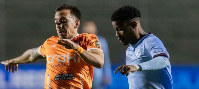 Bolívar salva un punto con ayuda rival y queda en aprietos en su grupo copero