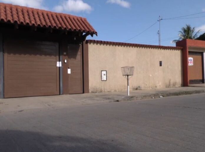Dictan detención preventiva por 180 días para acusado de parricidio en Santa Cruz