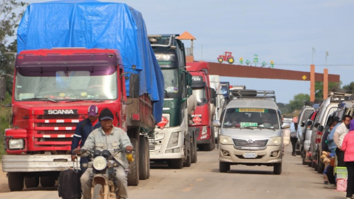 Cámara Boliviana de Transporte en emergencia: reportan 5 mil camiones varados en carreteras