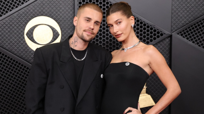 Hailey Bieber reflexiona sobre el juicio público por estar casada con Justin Bieber. (Reuters)