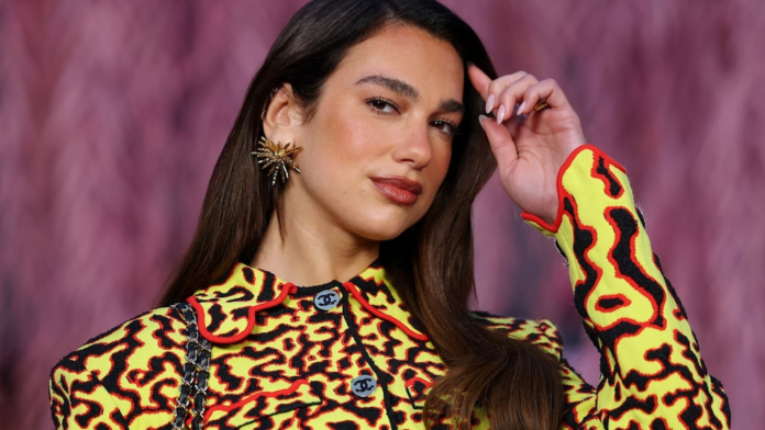 Dua Lipa demanda a Samsung Electronics por 15 millones de dólares por uso no autorizado de su imagen en empaques de televisores