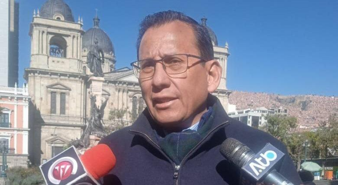 Director ejecutivo de la OFEP, Pablo Camacho García, habla con los medios de prensa. (Imagen: En Conexión)