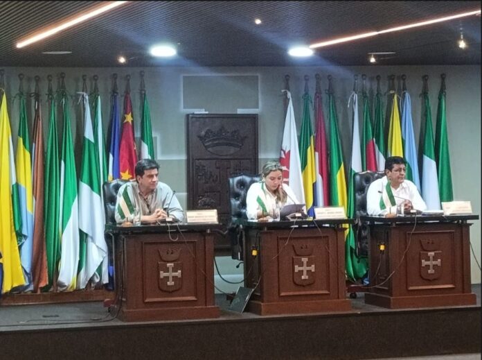Asamblea Legislativa de Santa Cruz inicia sesión con 22 asambleístas y declara cuarto intermedio