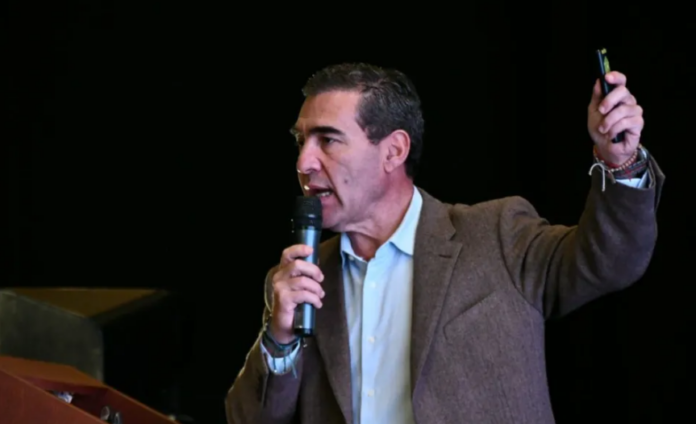 Crisis en La Paz: Ministro de Planificación insta al diálogo
