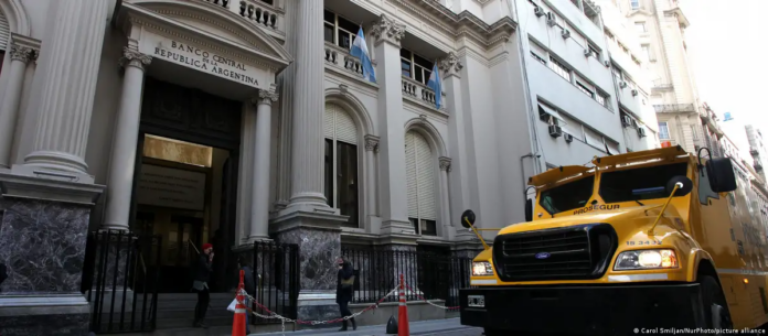 Argentina necesita financiarse para hacer frente a abultados vencimientos de deuda en dólares en este año y en el próximo.