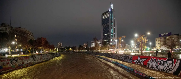 El temporal atravesará el país de norte a sur y afectará a las regiones de Atacama, Coquimbo, Valparaíso, Metropolitana -donde se encuentra Santiago (en la imagen)-, O'Higgins, Maule, Ñuble, Biobío, La Araucanía y Los Ríos. (Archivo)
