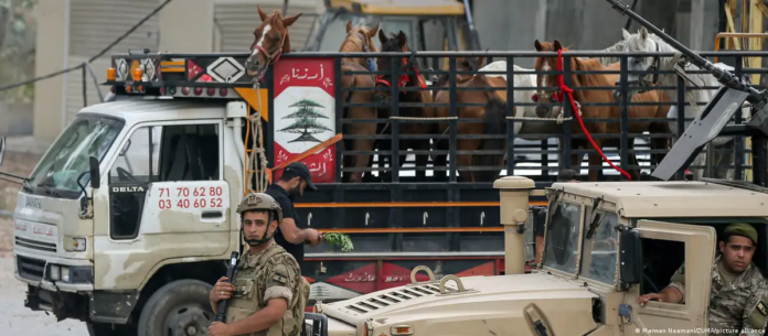 Soldados libaneses en Zawtar al Gharbiya, región de Nabatieh.