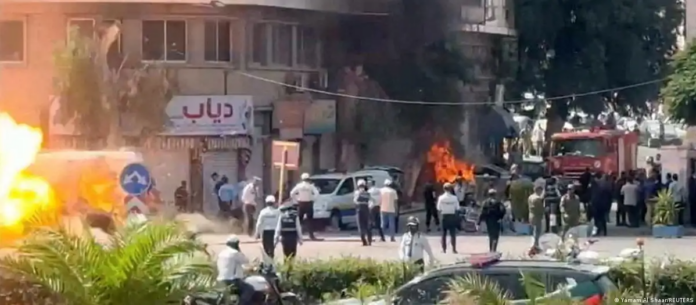 Imagen de la explosión cerca del hotel Four Seasons, donde alojaba el presidente de Francia.Imagen de la explosión cerca del hotel Four Seasons, donde alojaba el presidente de Francia.