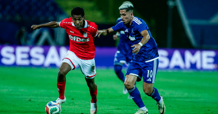 Diego Medina en el partido ante Levski Sofia. (Imagen: Prensa FC CSKA 1948)