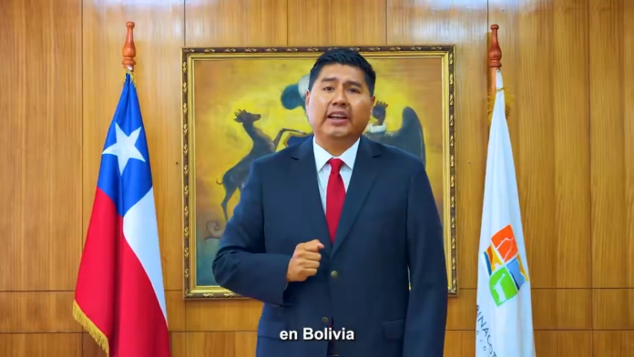 Gobernador regional de Arica y Parinacota (Chile), Diego Paco Mamani, afirmó que tres camiones robaros en Chile están en Bolivia. (Imagen: captura de pantalla @diegopacom)