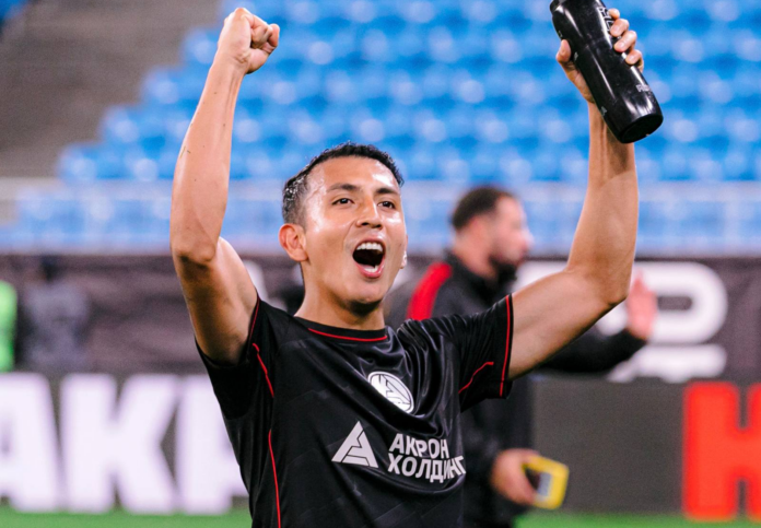 Roberto Carlos Fernández festeja el triunfo de Akron ante Ajmat Grozni. (Imagen: Prensa Akron)