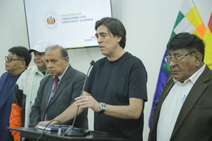 El ministro de Obras Públicas, Mauricio Zamora.